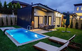 Vital Sapanca Isitmali Havuzlu Villa&bungalov